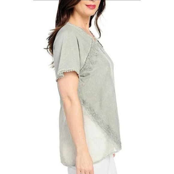 OSO Casuals Women's Grey Short Sleeve Top with Embroidery 1XL NWT - Picture 2 of 10